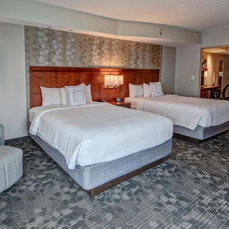 Отель Courtyard Newport News Airport Экстерьер фото