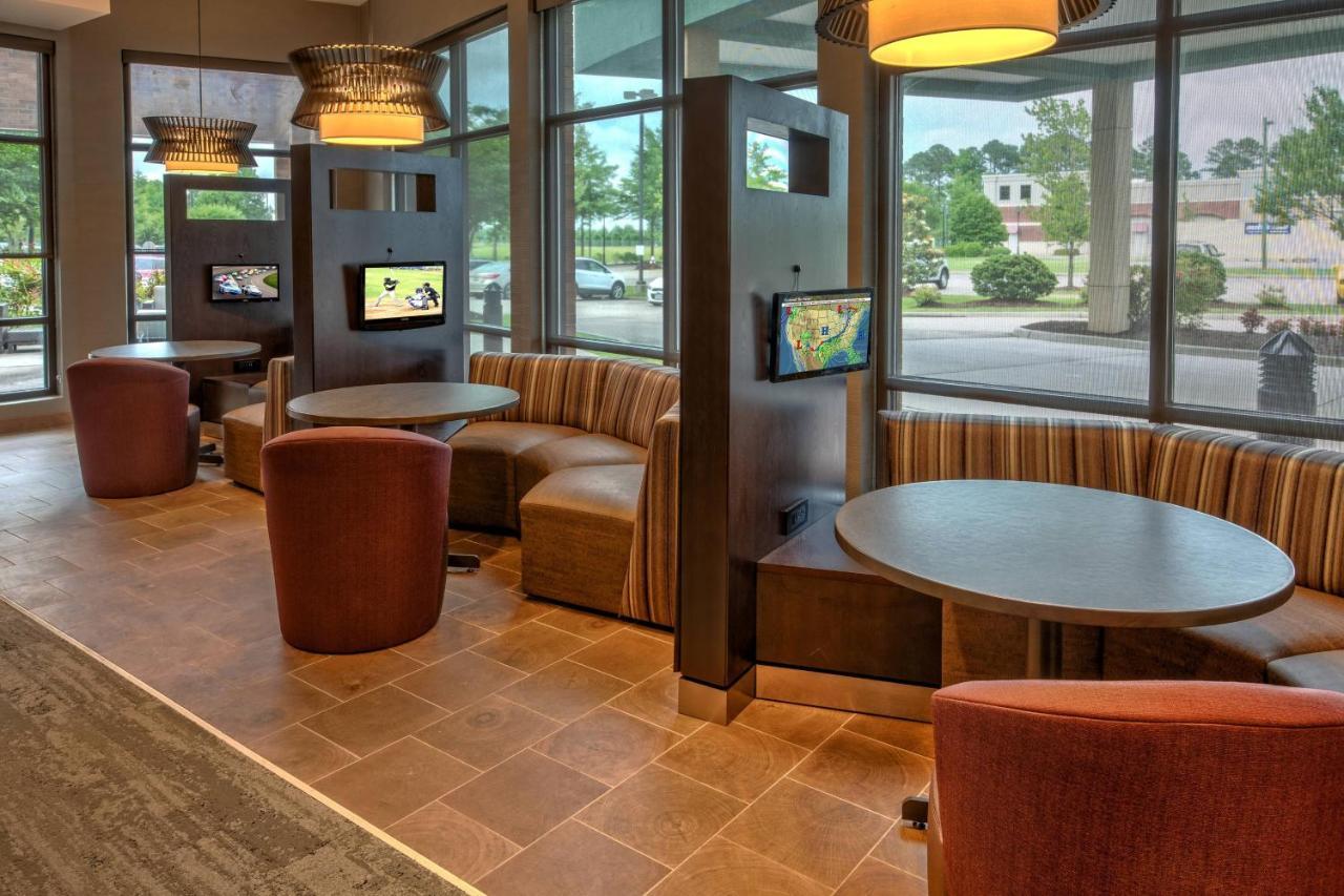 Отель Courtyard Newport News Airport Экстерьер фото