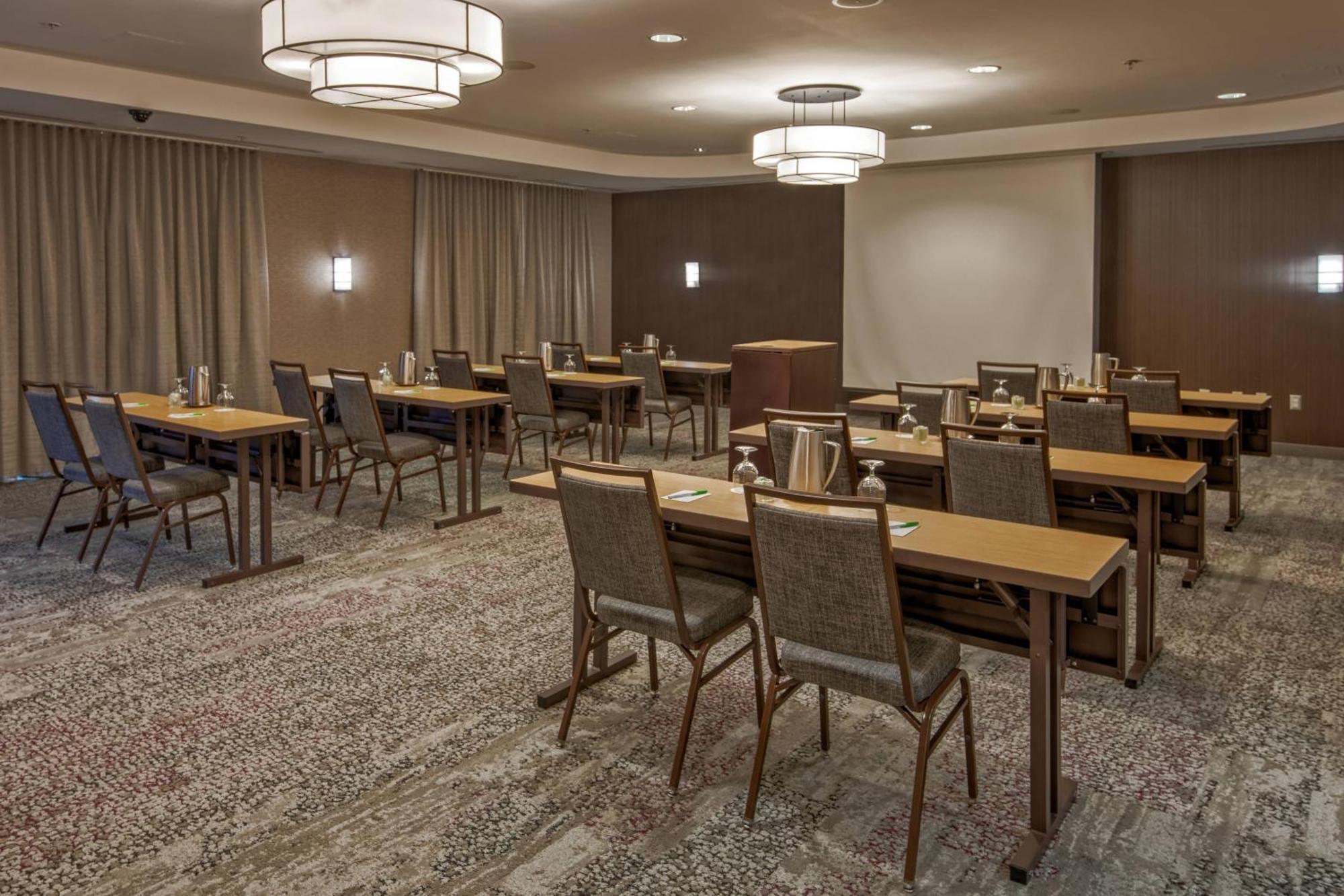 Отель Courtyard Newport News Airport Экстерьер фото