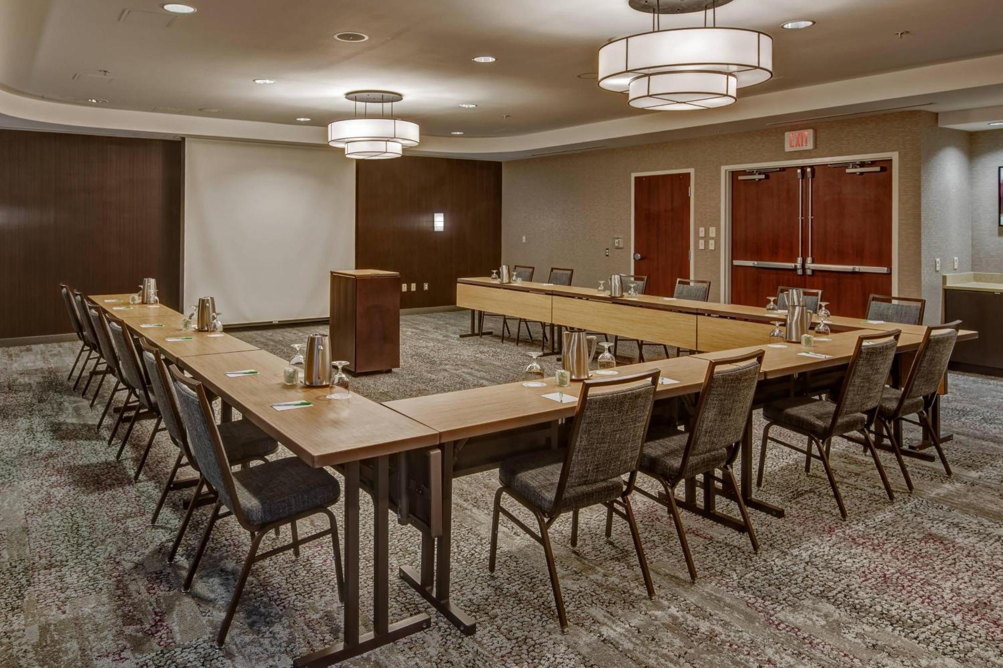 Отель Courtyard Newport News Airport Экстерьер фото