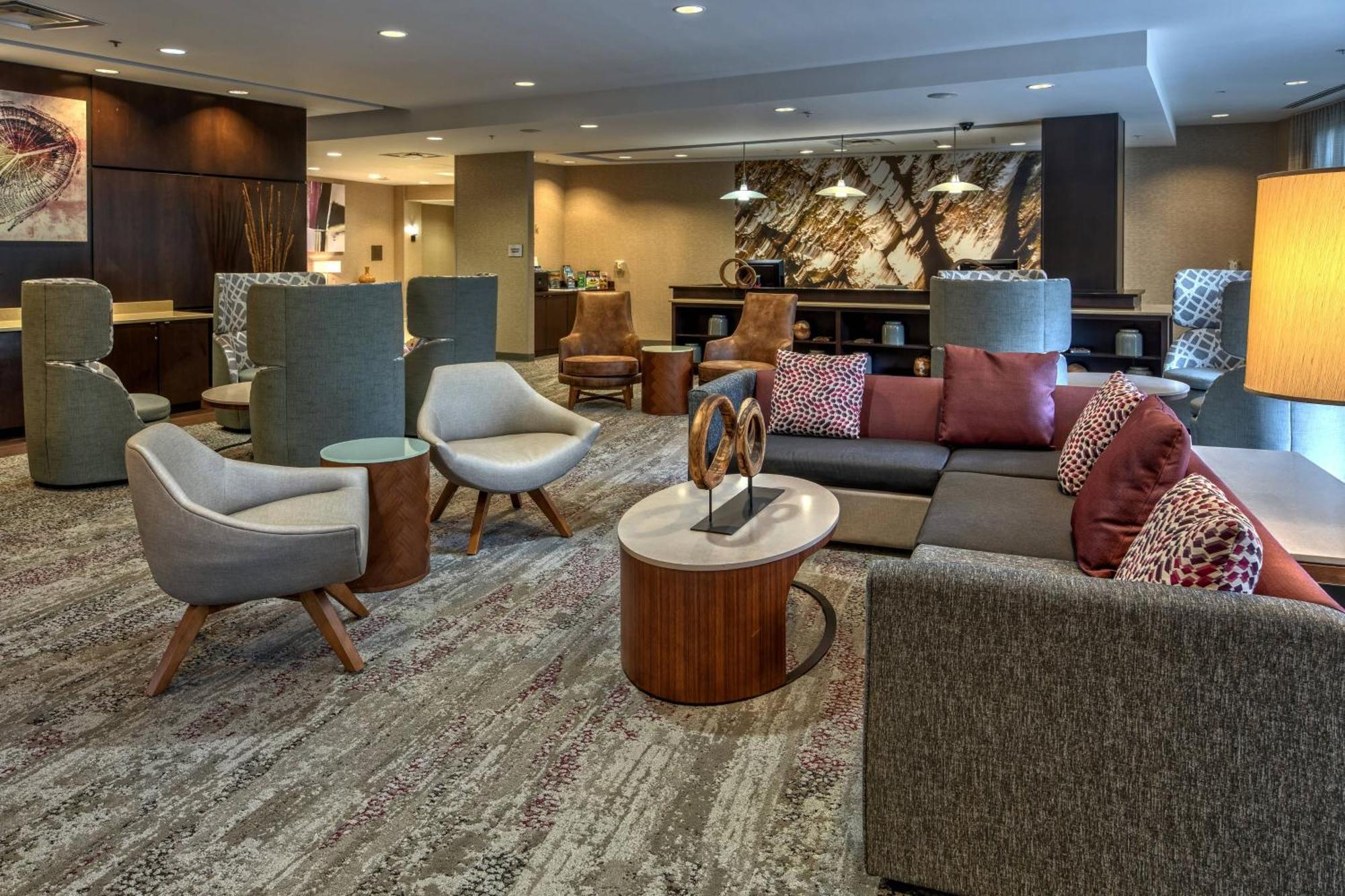 Отель Courtyard Newport News Airport Экстерьер фото