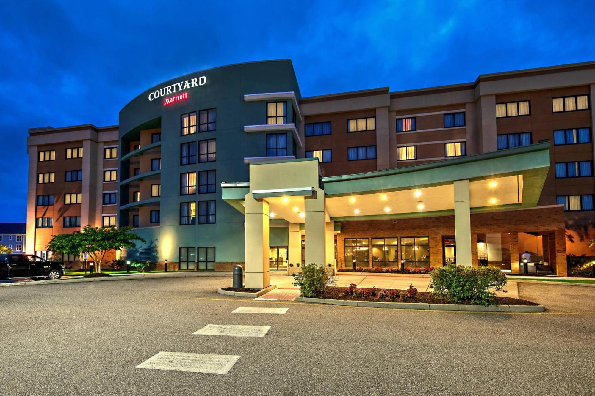 Отель Courtyard Newport News Airport Экстерьер фото