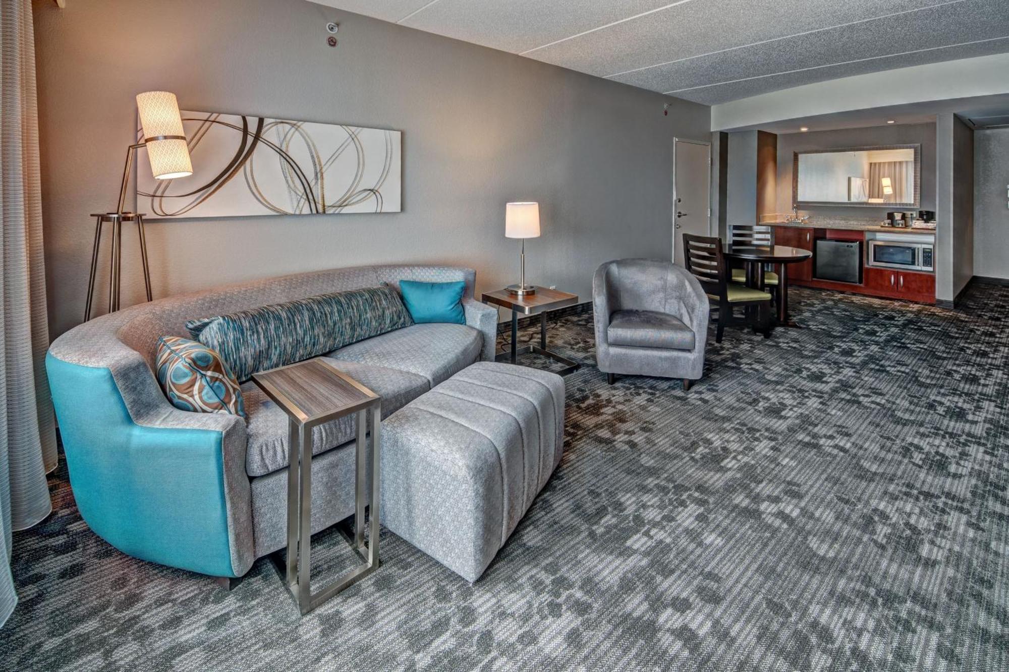 Отель Courtyard Newport News Airport Экстерьер фото