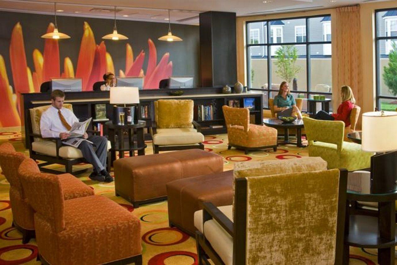 Отель Courtyard Newport News Airport Экстерьер фото