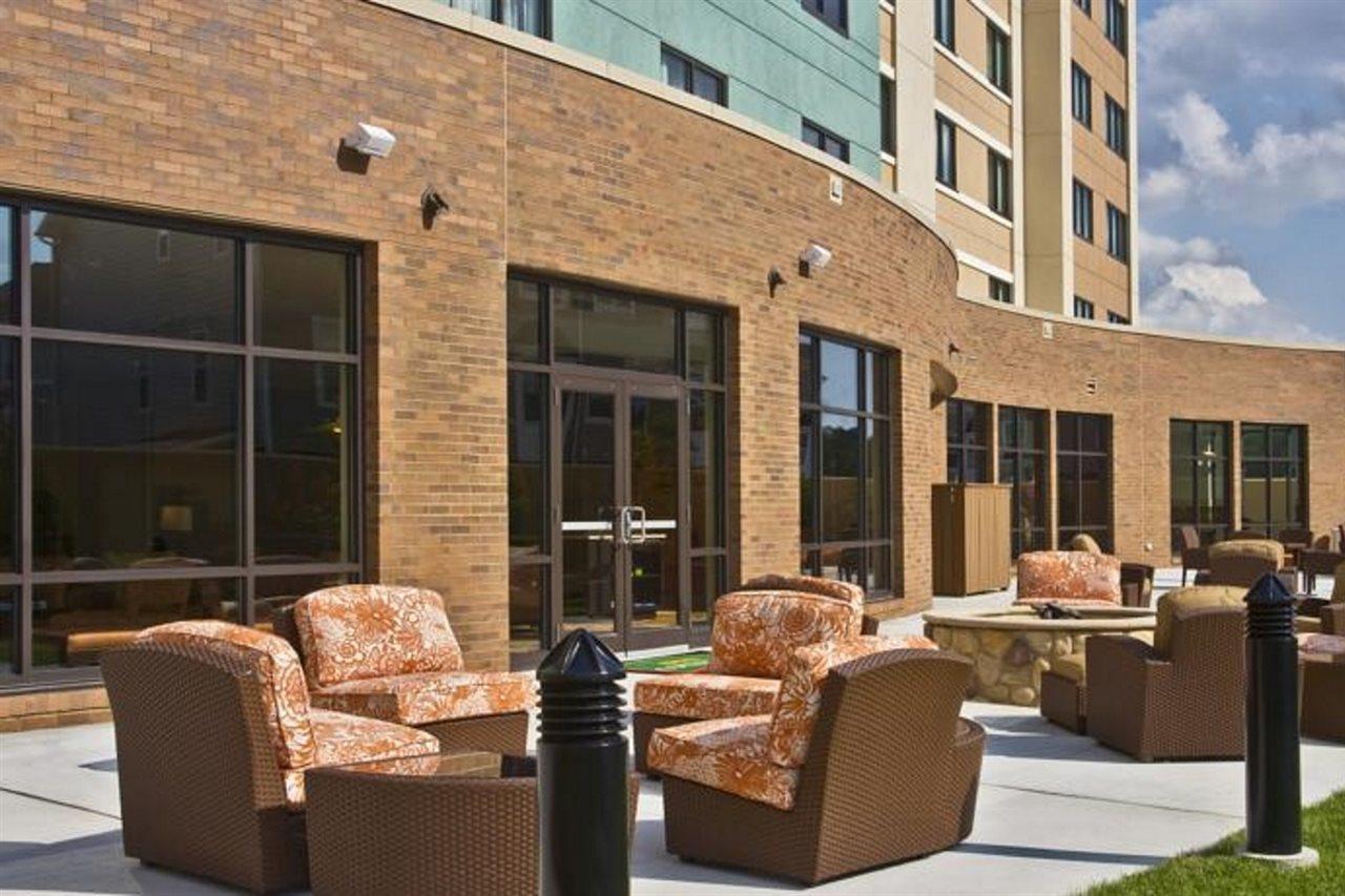 Отель Courtyard Newport News Airport Экстерьер фото