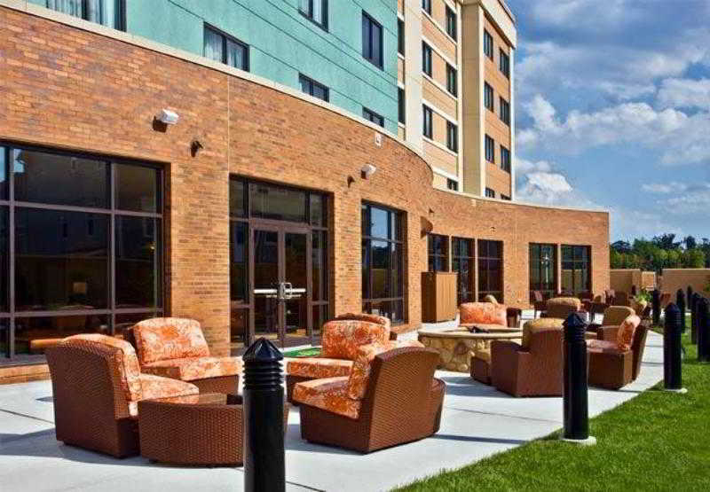 Отель Courtyard Newport News Airport Экстерьер фото