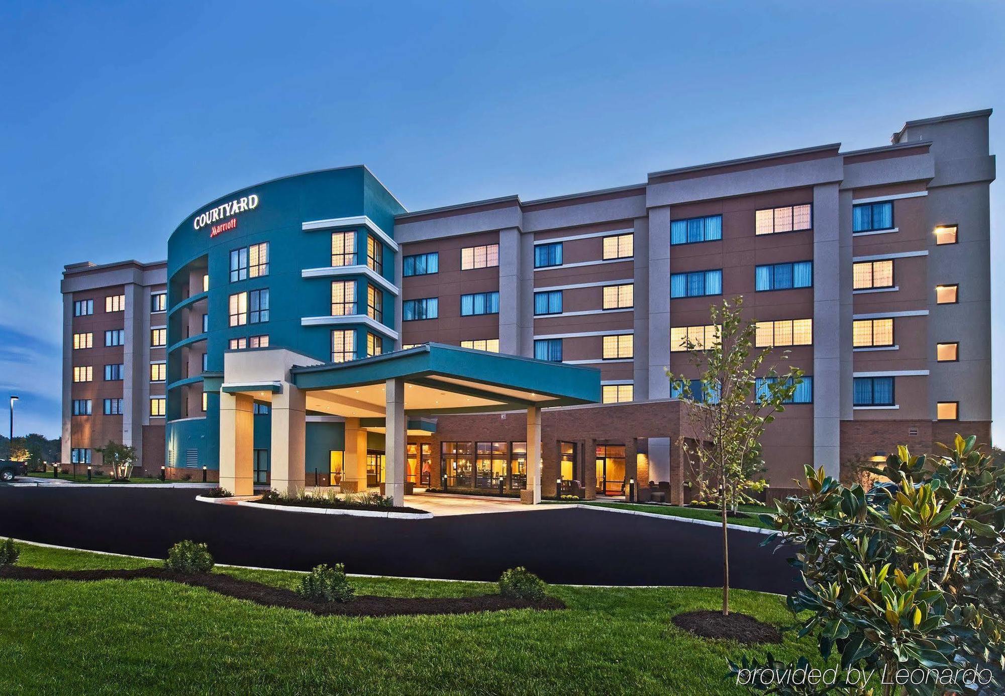 Отель Courtyard Newport News Airport Экстерьер фото