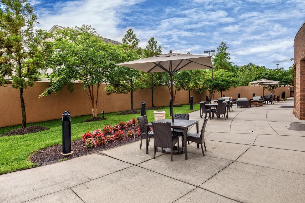 Отель Courtyard Newport News Airport Экстерьер фото