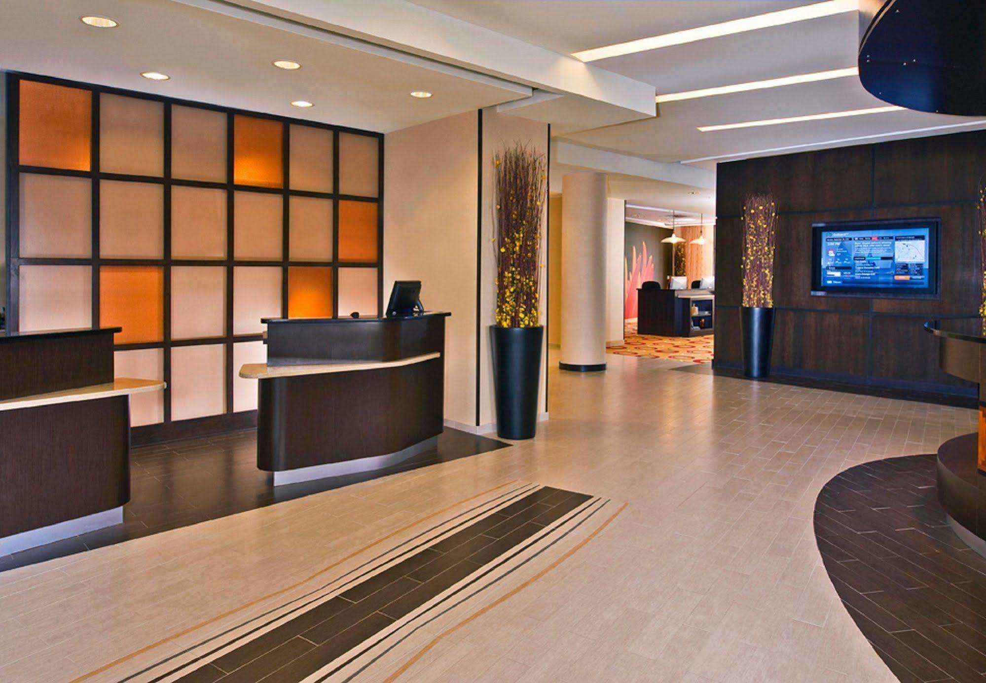 Отель Courtyard Newport News Airport Экстерьер фото