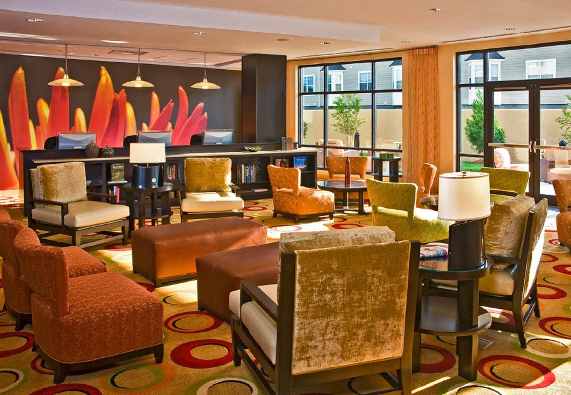 Отель Courtyard Newport News Airport Экстерьер фото