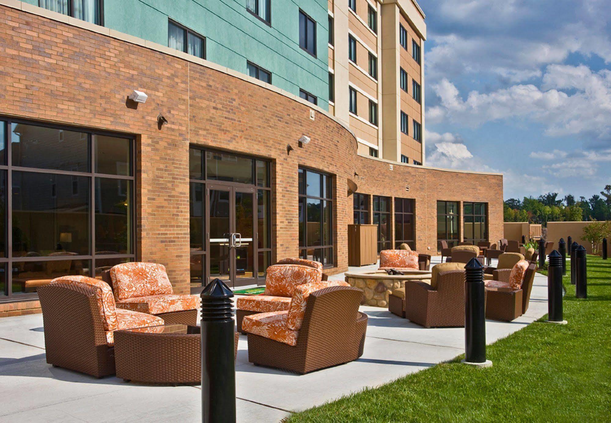 Отель Courtyard Newport News Airport Экстерьер фото