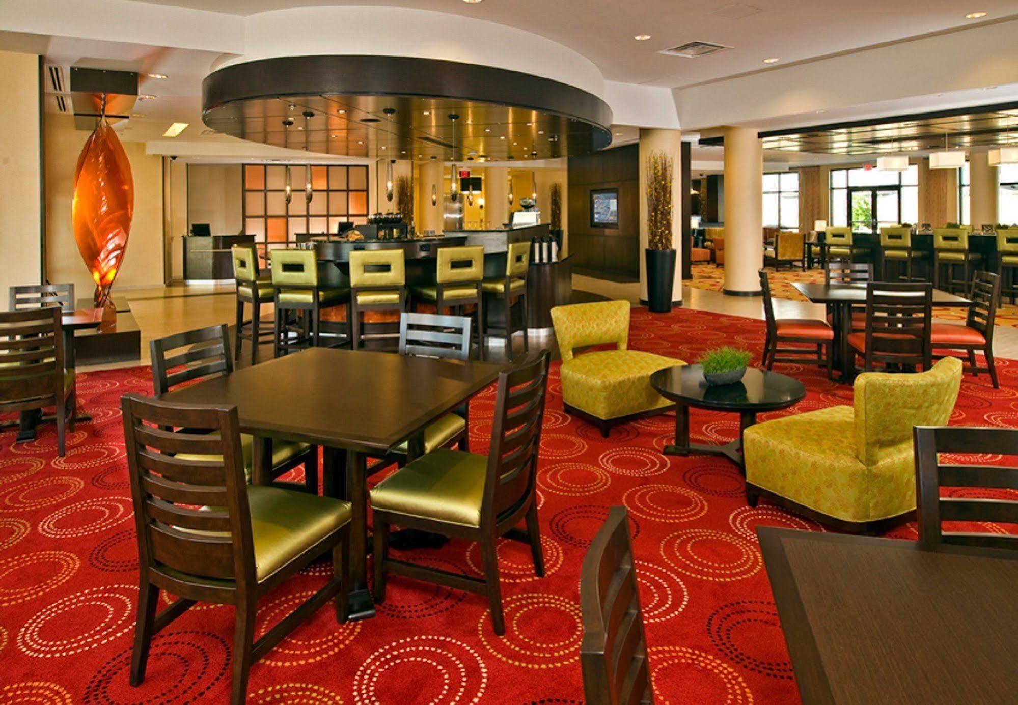 Отель Courtyard Newport News Airport Экстерьер фото