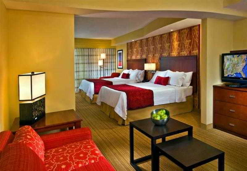 Отель Courtyard Newport News Airport Экстерьер фото